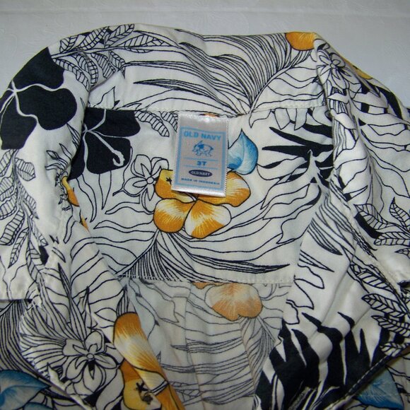 Old Navy Hawaiian shirt cream, black, blue & yellow - Picture 3 of 5